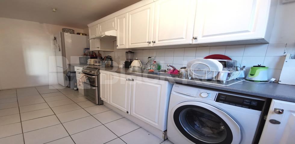 			LET   , 2 Bedroom, 1 bath, 1 reception Apartment			 Benedict Road, Brixton